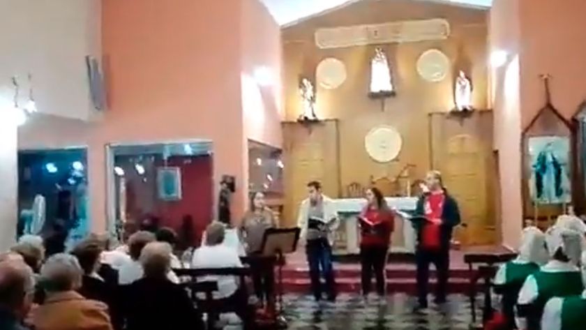 Irrumpió en una iglesia a los gritos por un auto mal estacionado Irrumpió en una iglesia a los gritos por un auto mal estacionado