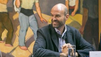 Guillermo Dietrich en una conferencia de prensa.
