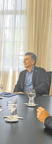 Encuentro. Weretilneck, Macri, Frigerio y García de Luca, ayer en Olivos, como parte del ciclo de reuniones del Presidente.