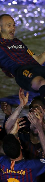 Iniesta se despidió del Camp Nou a lo grande