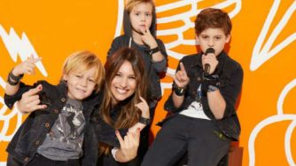 Como mamá: la divertida producción de fotos de los hijos de Pampita
