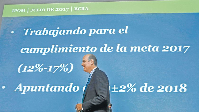 Flotacion. Las intervenciones esporádicas de Sturzenegger generaron confusión e incertidumbre