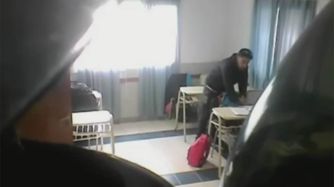 profesor grabado robando