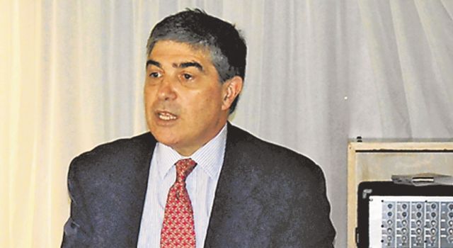 Docs. Arr., Martelli como accionista el 6/5/2016 y acta del día siguiente, con su hermana como accionista (aportada por Martelli).