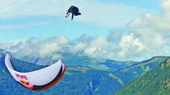 Hernán Pitocco: entre acrobacias y hazañas, así es el as del parapente