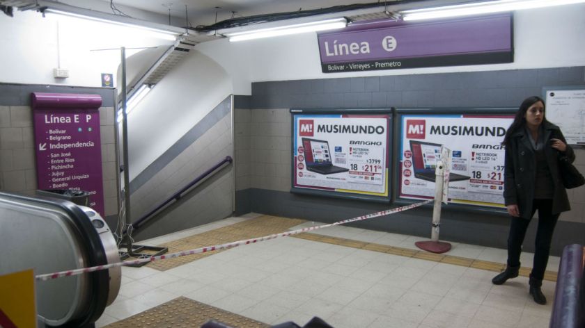 Línea E y Premetro: metrodelegados levantan molinetes y hacen paro