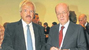 MANO DERECHA. Betnaza junto a su jefe, Paolo Rocca. El ejecutivo admitió pago de contribuciones.