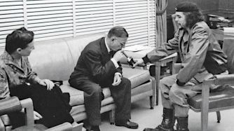 20180817_1334_columnas_sartre-beauvoir-guevara
