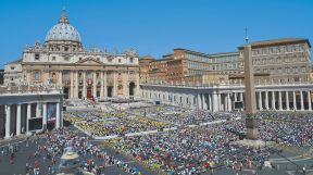 20180901_1339_columnas_Vaticano-Plaza-San-Pedro-3