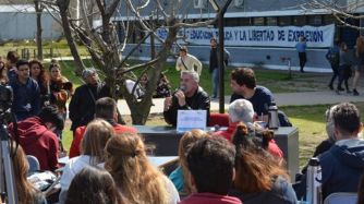 VIDEO | Dady Brieva dio una charla de periodismo sobre “comunicación y resistencia”