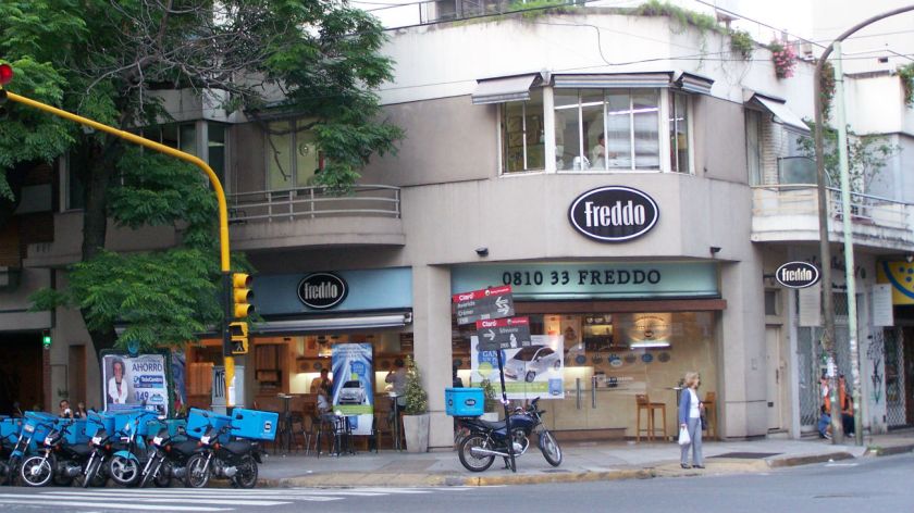Un clásico que no resistió el ajuste: Freddo cierra su fábrica