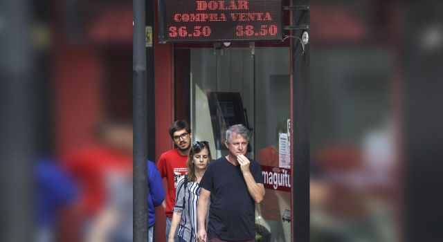 Descenso. El dólar retrocedió más de dos pesos en la semana.