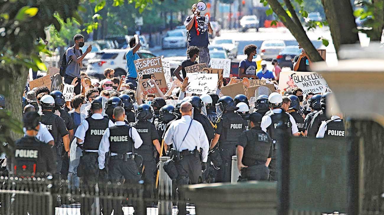 Se Multiplican Las Violentas Protestas Contra El Racismo En Estados