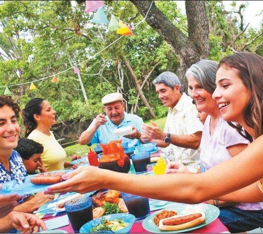 Córdoba también permitiría reuniones familiares al aire libre Perfil