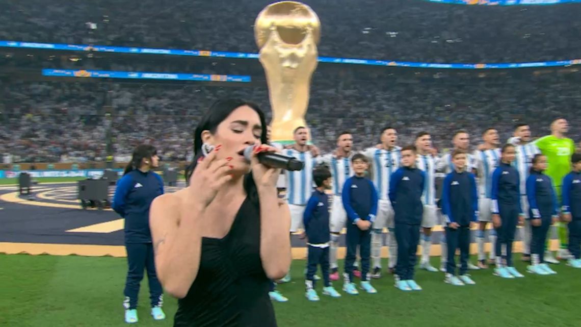 Lali es Mundial cantó el Himno Nacional argentino en la final de Qatar