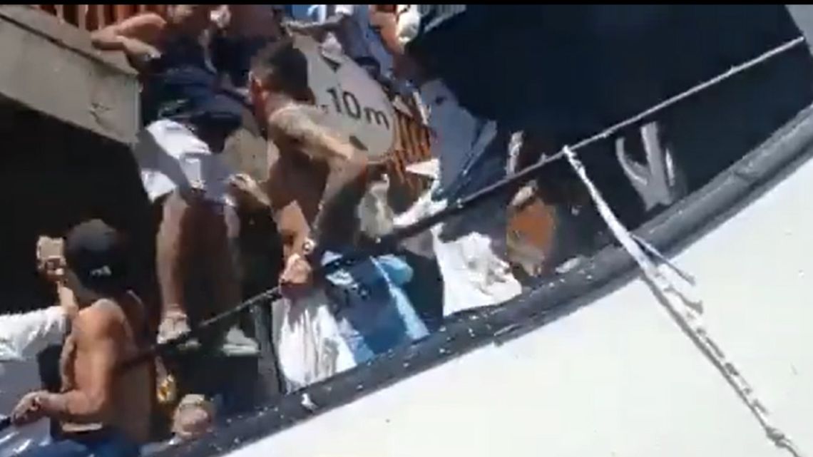 Las Locuras De Los Hinchas En La Caravana Qu Pas Con Los Que Se