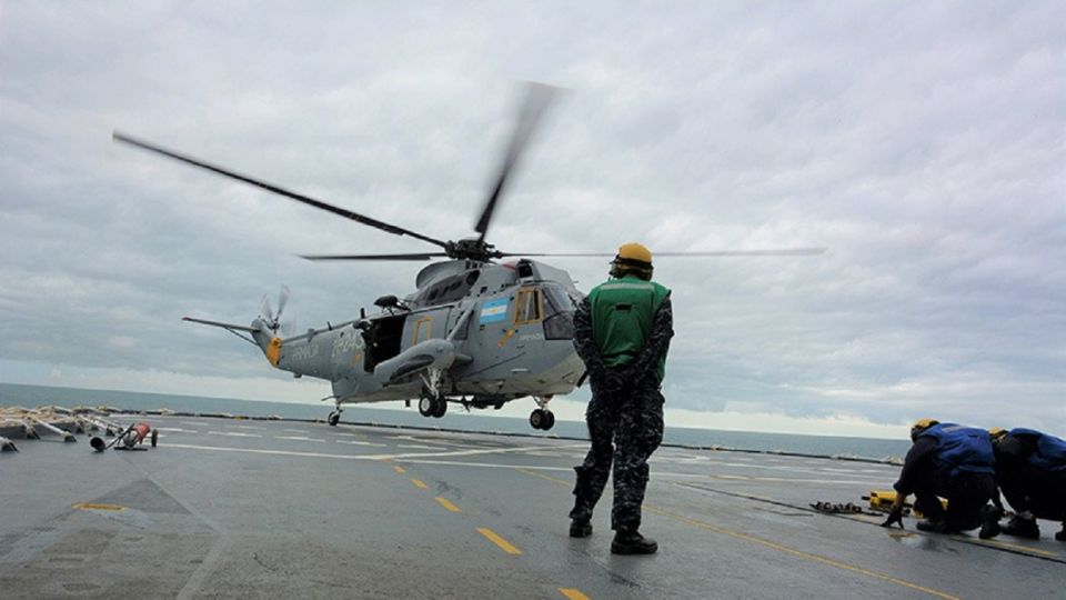 Helic Pteros Sea King Se Suman Al Rompehielos Ir Zar Rumbo A La