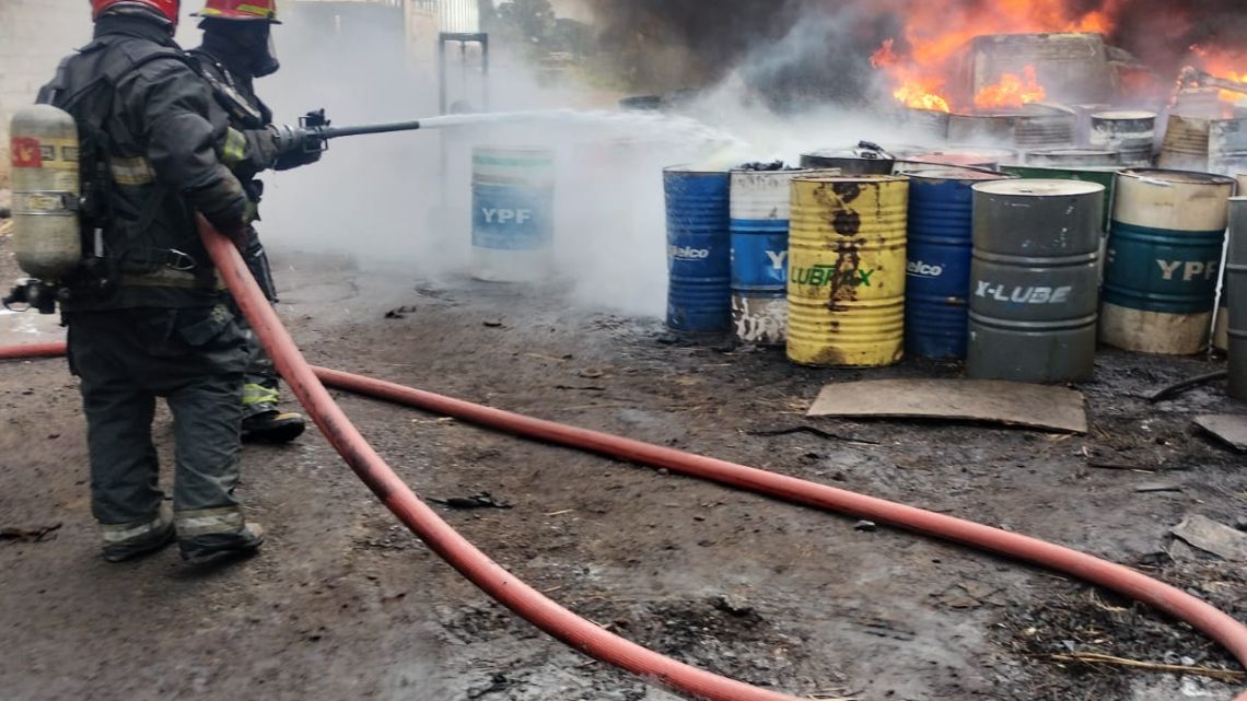 Córdoba Incendio en un taller mecánico en barrio Remedios de Escalada