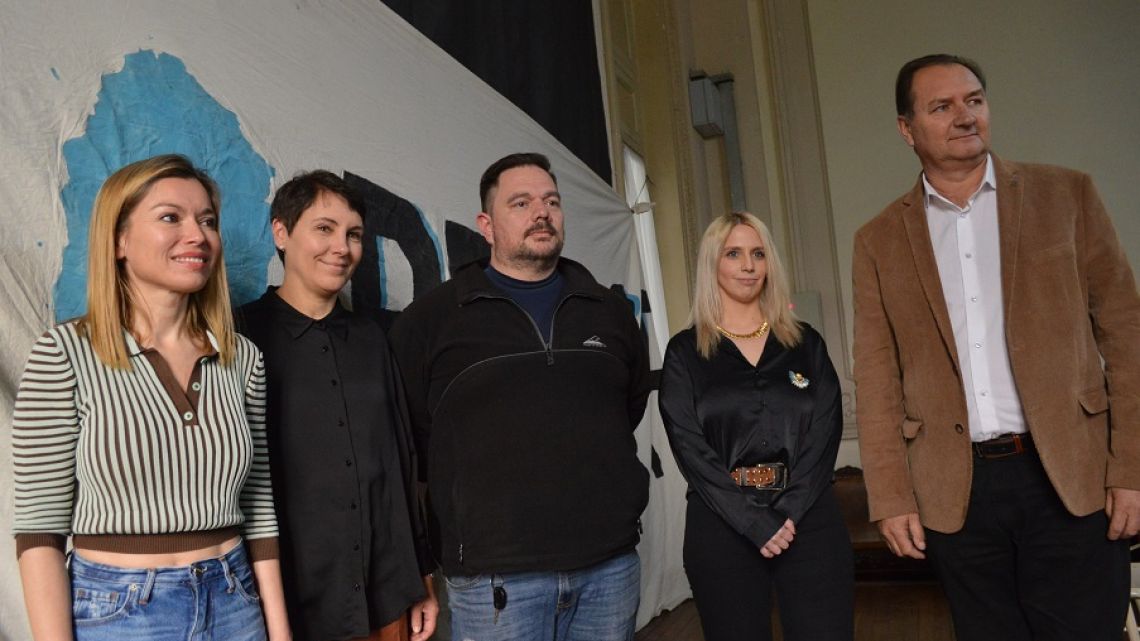 Debate de candidatos a diputados en el Carbó con cruces chicanas y