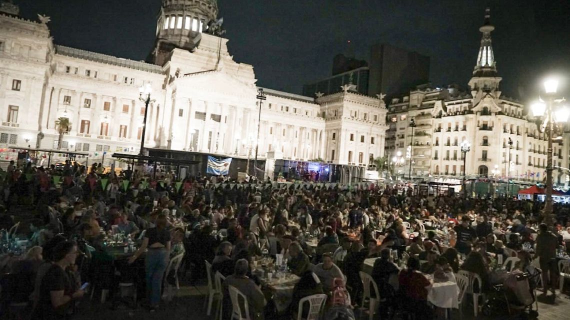 Más de 4000 personas asistieron a la cena de Navidad en el Congreso