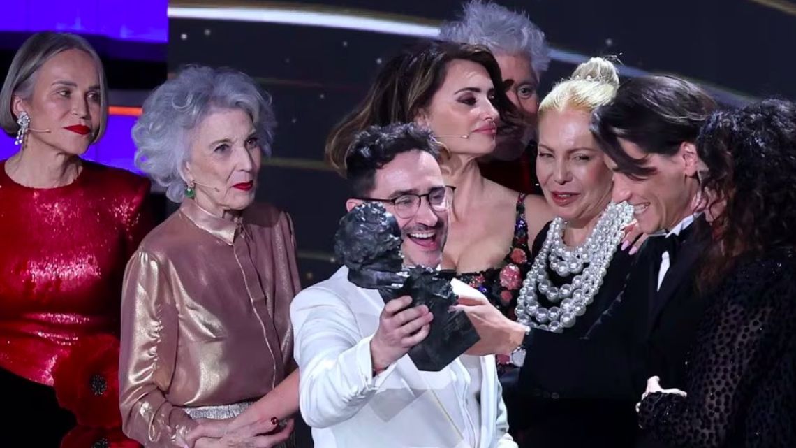 La Sociedad De La Nieve Triunfa En Los Premios Goya Con 12 Galardones