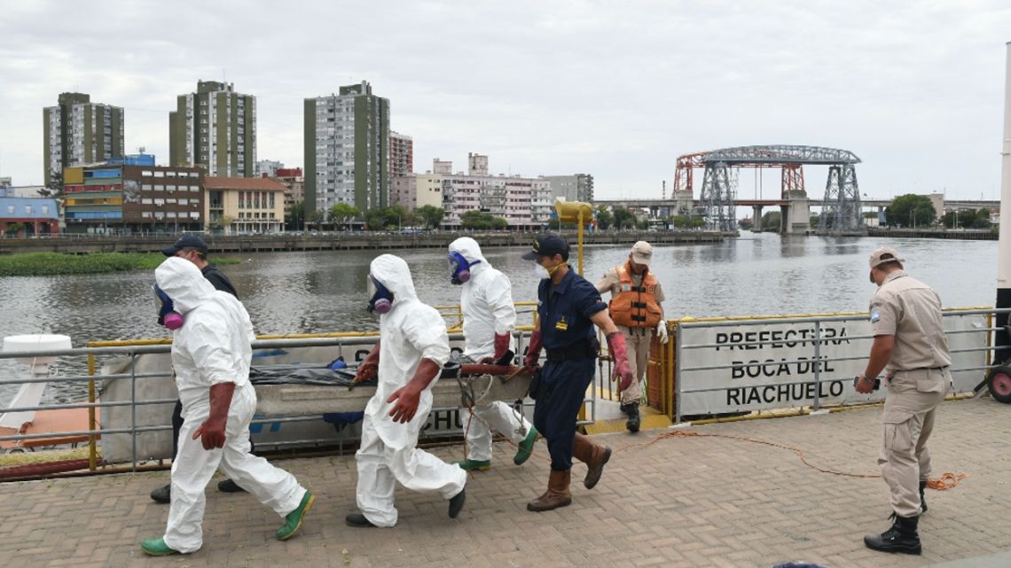 Hallaron El Cuerpo De Un Hombre Flotando En El Riachuelo Fueron Los