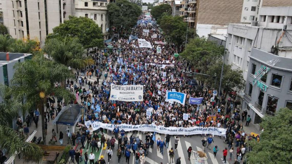 El Gobierno Y Las Universidades Acordaron Un Aumento Del Para El