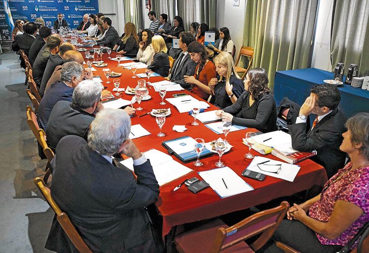 Encuentro. Una de las reuniones impulsadas por la comisión con representantes de la sociedad civil, en la que se cruzaron miradas contrapuestas sobre la Justicia.