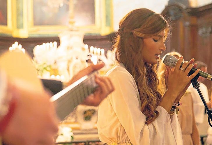 Ella. Charlotte tiene 30 años, veinte menos que Barbier. Trabajó como vendedora de clientes vip de Prada y Louis Vuitton. Y conoció a Barbier en Mónaco, donde el ex de Awada vive desde 2014.