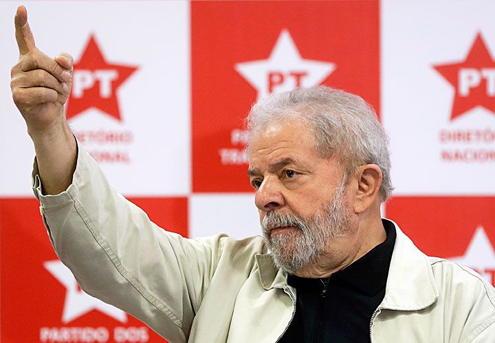 momento bisagra. Lula da Silva asistió ayer a una reunión de la conducción nacional del PT en San Pablo para delinear la estrategia a seguir en las próximas semanas. Se centrarán en el reclamo de un llamado a las urnas.