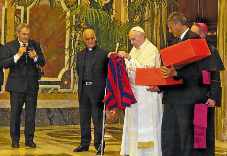 Sorpresa. El Pontífice y los colores de San Lorenzo, una vieja pasión que no abandona.
