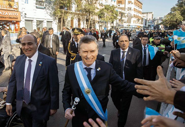 Tambien el presidente. Se quitará una parte de los sesenta agentes que acompañan a Macri.