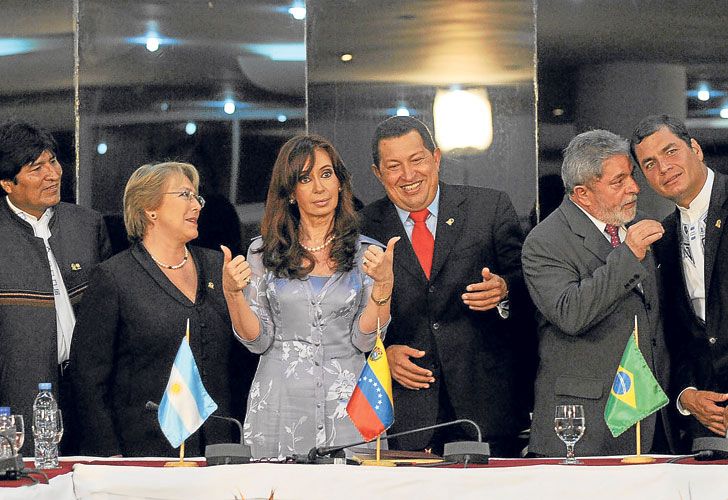 Cambio de mando. Protagonistas –en muchos casos– de otros tiempos en América Latina.