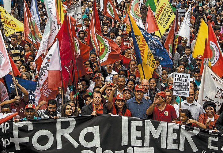presion. Aunque las manifestaciones contra el gobierno aún no son masivas, componen un clima de tensión política que puede condicionar el programa de reformas del Ejecutivo.