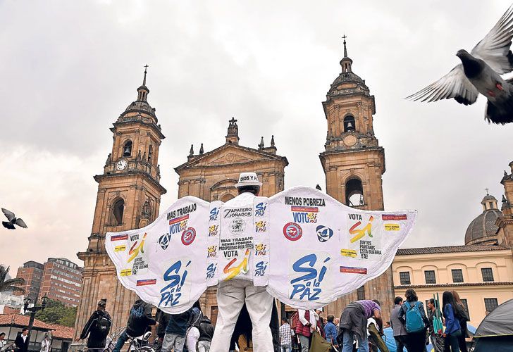 Clamor. En Bogotá, los partidarios del “Sí” volvieron a copar ayer las calles para pedir por la paz.