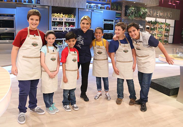 Equipo. La chef Lorena García, rodeada de participantes de Food Hunters. El premio es un viaje al Hotel Nickelodeon de Punta Cana.