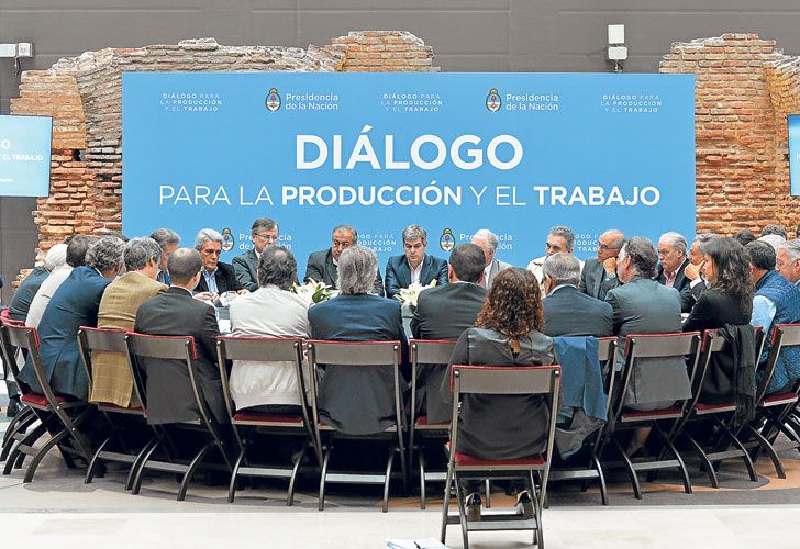 MESA REDONDA. Empresarios, funcionarios y sindicalistas compartieron el miércoles la primera reunión de diálogo. Habría otras en noviembre y diciembre.