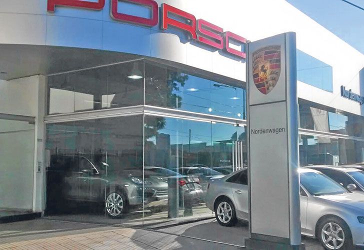 MOVIMIENTOS. Contadores revelan interés por autos de lujo. En las inmobiliarias reconocen más actividad y precios con presión al alza.
