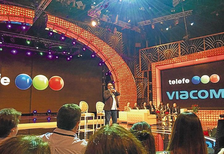 PRESENTACION. El director por Viacom reunió al personal en el decorado más emblemático del canal y ratificó que continuarán las producciones y que habrá más trabajo.