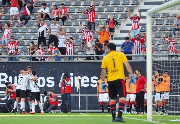Viatri. Así festejó su gol. El equipo de Nélson Vivas no brilla pero gana. Una gran racha.