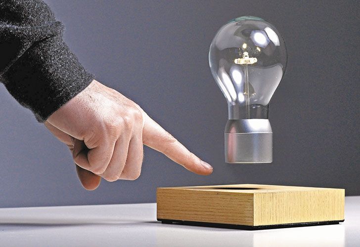 Imanes y luces. Se combinan para sintetizar practicidad y arte. Realidad virtual más accesible.