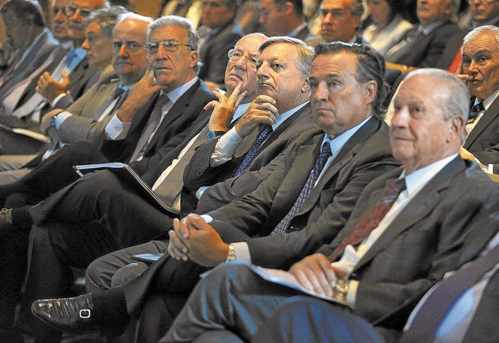 OTRO ROUND. En la última semana, el titular de la Techint pidió precios regulados para el gas en un foro junto a Aranguren.