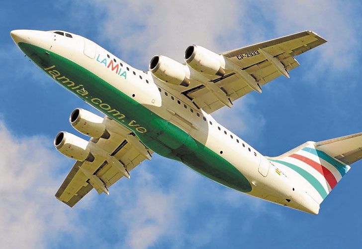 Emporio de carton. Prometió cambios revolucionarios en la industria aeronáutica venezolana pero nunca operó allí. Alquiló su avión a Lamia Corporation, de Bolivia, de la que ahora se despega.