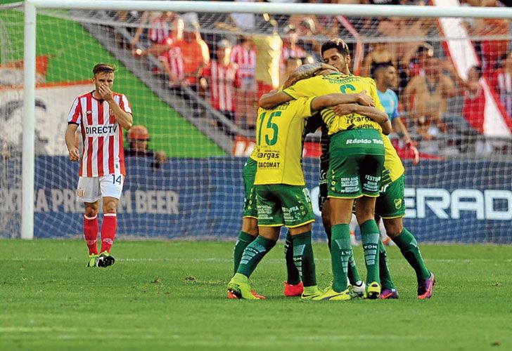 Al menton. Defensa festeja. Desde que asumió Sebastián Beccacece como técnico, el equipo ganó tres partidos y perdió uno.