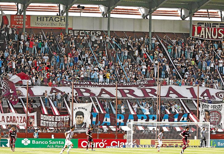 POSTAL DE ESTOS TIEMPOS. Un día de partido en Guidi y Arias, con la tribuna local llena para ver a un equipo que se acostumbró a pelear arriba.