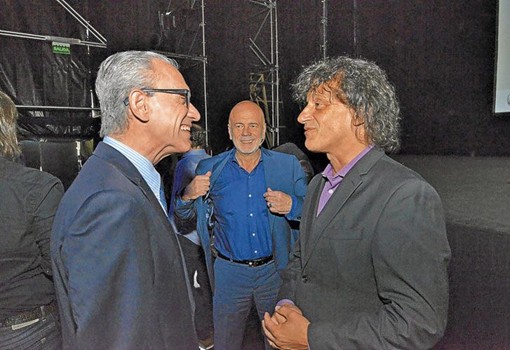 Encuentro. El ministro de Cultura porteño, Angel Mahler, con José Miguel Onaindia y Jorge Telerman.