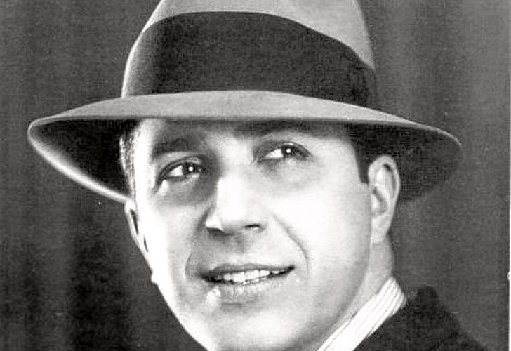 Carlitos. El Morocho del Abasto lo estrenó en el entonces teatro Esmeralda, hoy Maipo, el 3 de enero de 1917. Rápidamente se volvió un éxito.