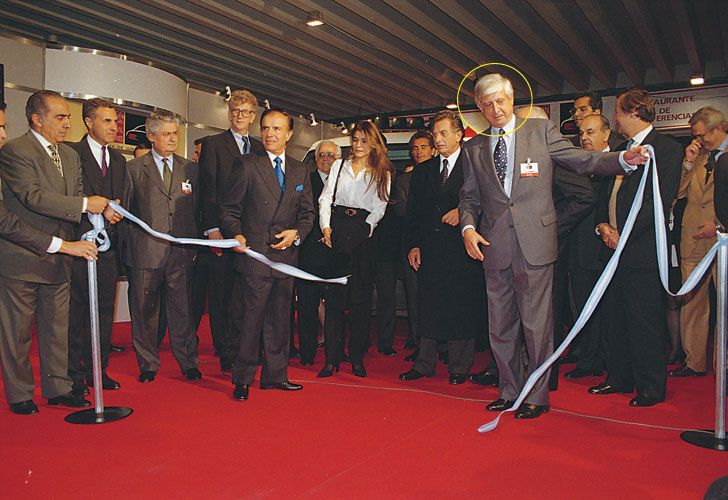 VINCULO AUTOMOTOR. En los 90, Losoviz y Franco Macri, en un acto de la industria. De allí lo convocó el padre del Presidente para operar la empresa hoy en conflicto.