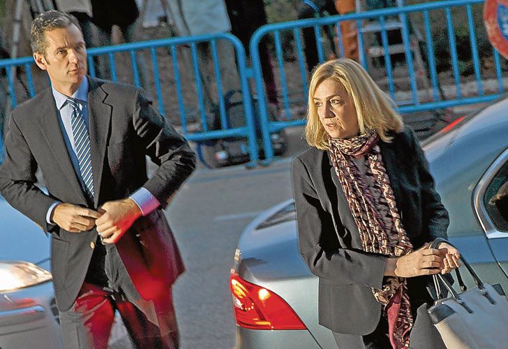 Ex duques. Luego de su proclamación real, Felipe revocó el derecho de su hermana y su cuñado a usar el título de duques de Palma.