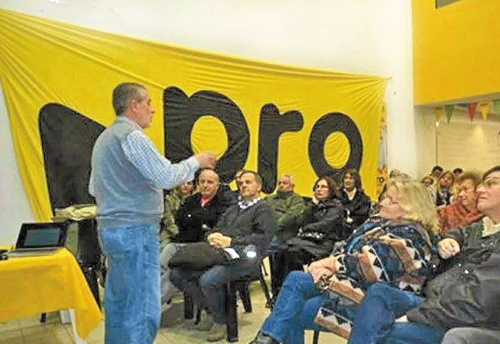 En la mira. Dirigentes del kirchnerisno difundieron en Twitter fotos del disparador de la propuesta.